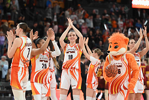 УГМК громко стартовал на новой арене 