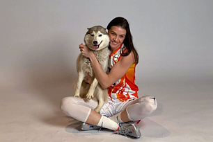 Операция «Рыжие лапки»: красотки-баскетболистки из УГМК обняли милых, но пока бездомных песиков