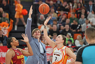 Российская газета: Баскетболистки екатеринбургского УГМК празднуют 18-е чемпионство