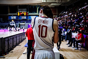 УГМК подписал олимпийскую чемпионку американку Стюарт