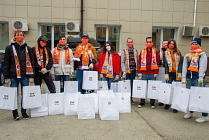  БК УГМК вместе с болельщиками доставил продуктовые наборы пожилым людям