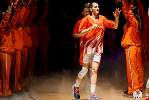 Баскетболистки УГМК обыграли соперниц из Новосибирска и продолжают лидировать в Премьер-лиге